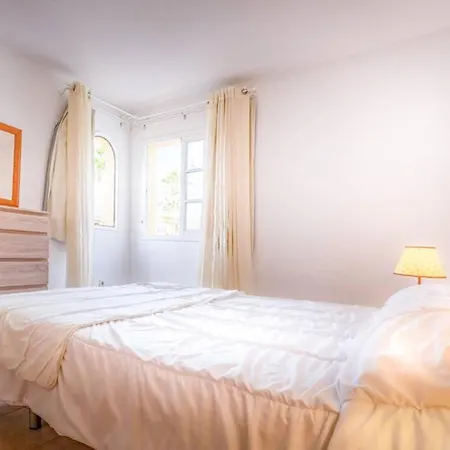 Mango 25 Bahia Del Duque Адехе