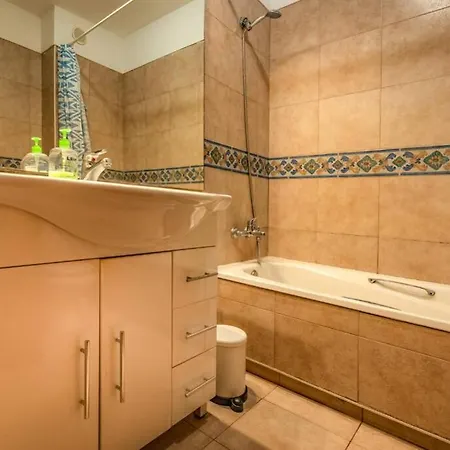 Mango 25 Bahia Del Duque * Адехе